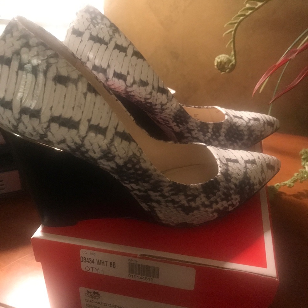 NEW! Coach Orchard Graphic Print Snake Wedges. Never worn. NIB